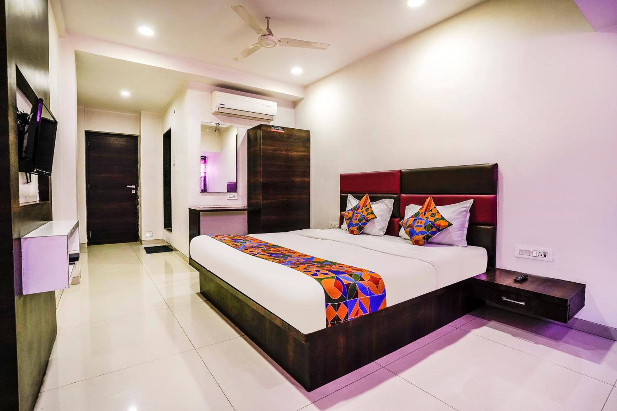 Fabexpress Raj Tourist Hotel Nashik Exterior foto