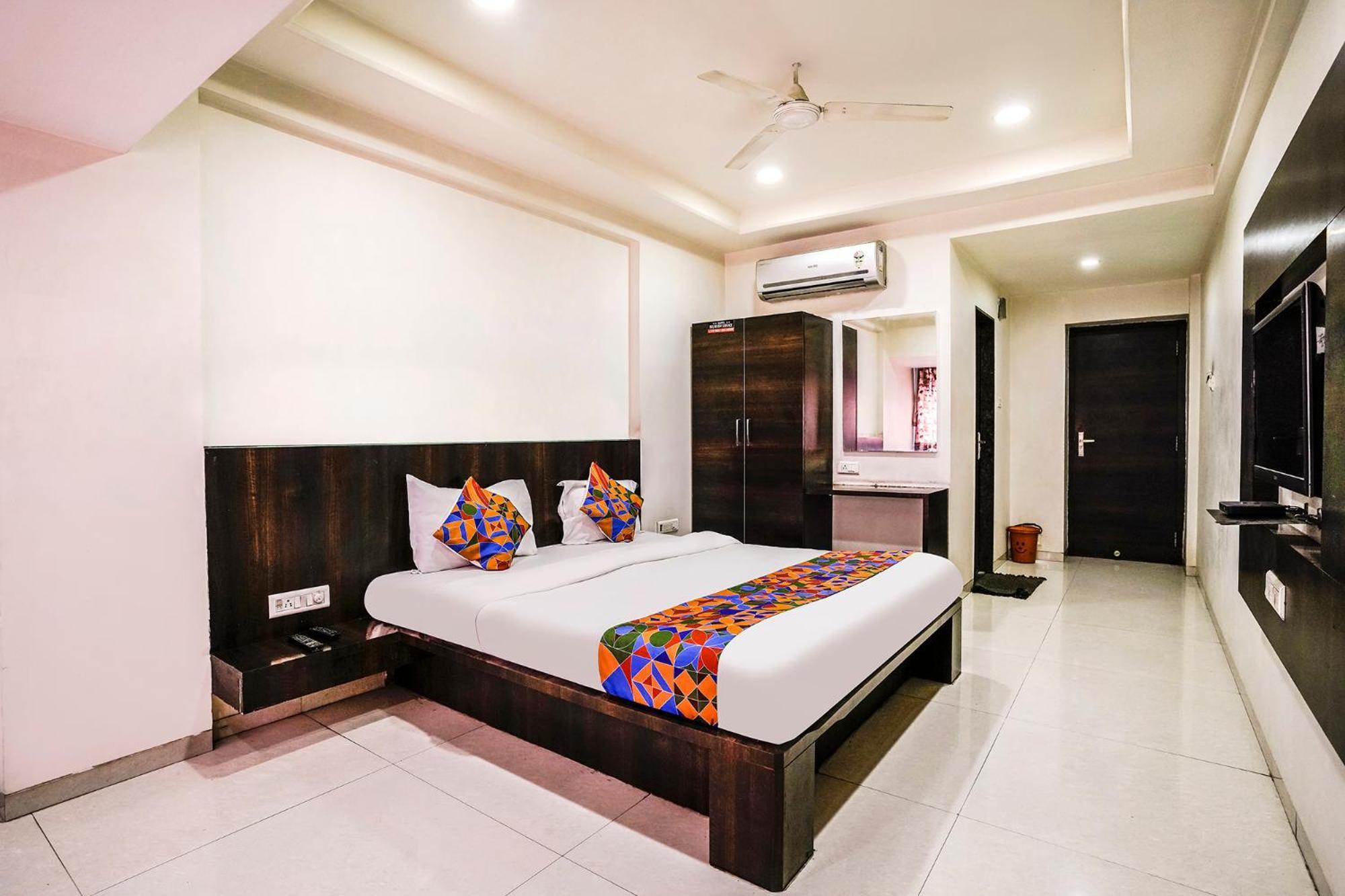Fabexpress Raj Tourist Hotel Nashik Exterior foto