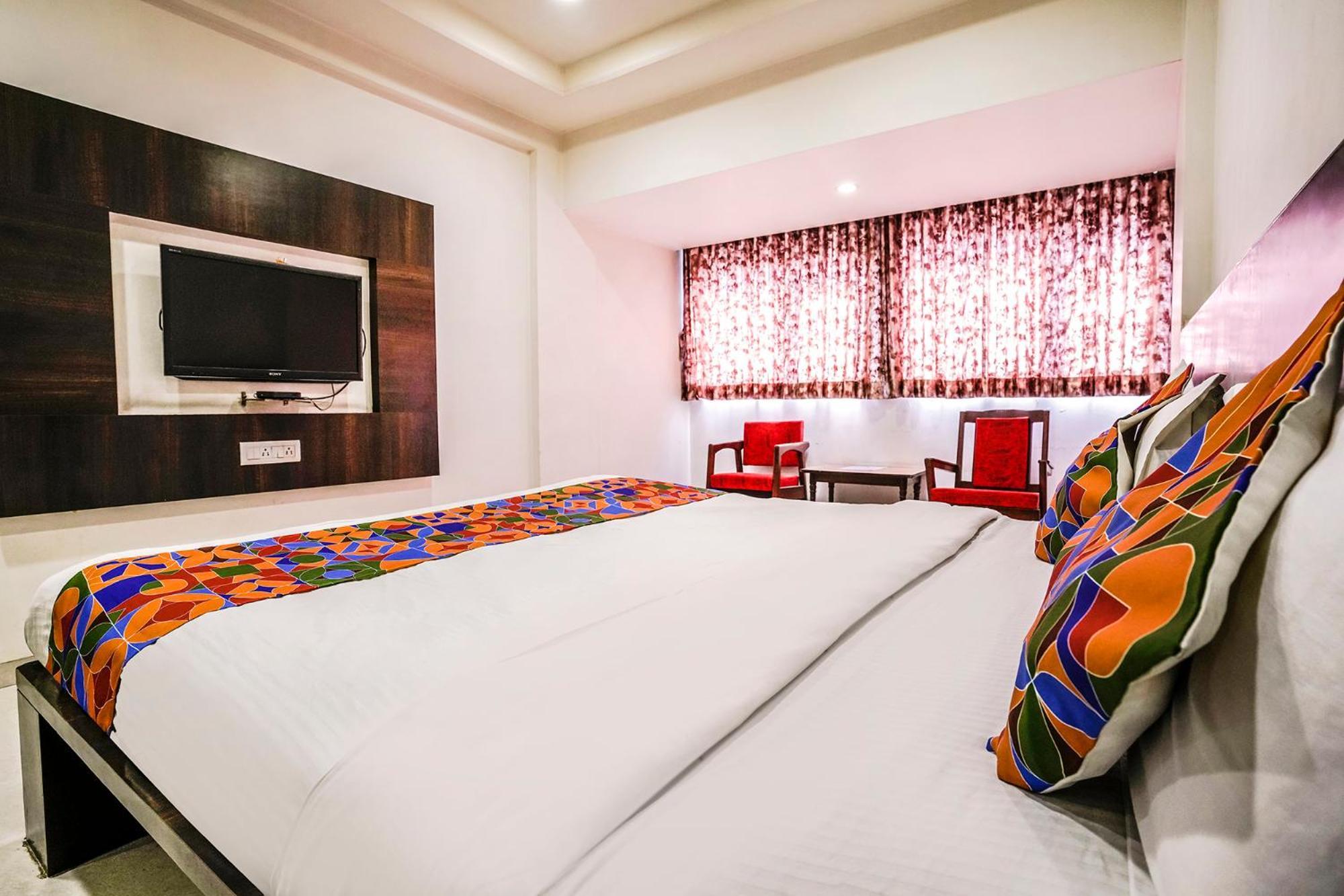 Fabexpress Raj Tourist Hotel Nashik Exterior foto